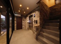 １階　エレベーターホール