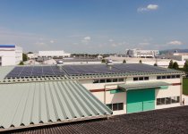 屋上ソーラパネル